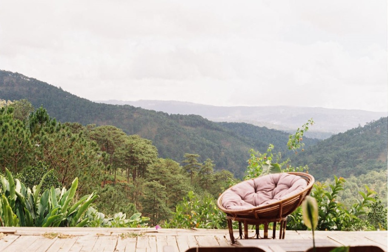 Home oriented to the sun, wind and views